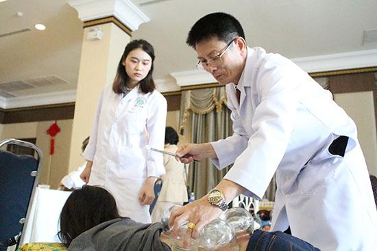 "中医养生保健泰国行"服务两百余芭堤雅民众
